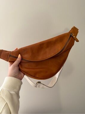 NEW Andar the Tatum Sleek Leather Crossbody Sling Bag - Cognac Brown